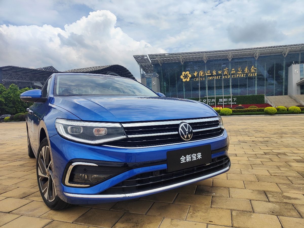 新款宝来顶配测评,全新宝来2022款油耗怎么样