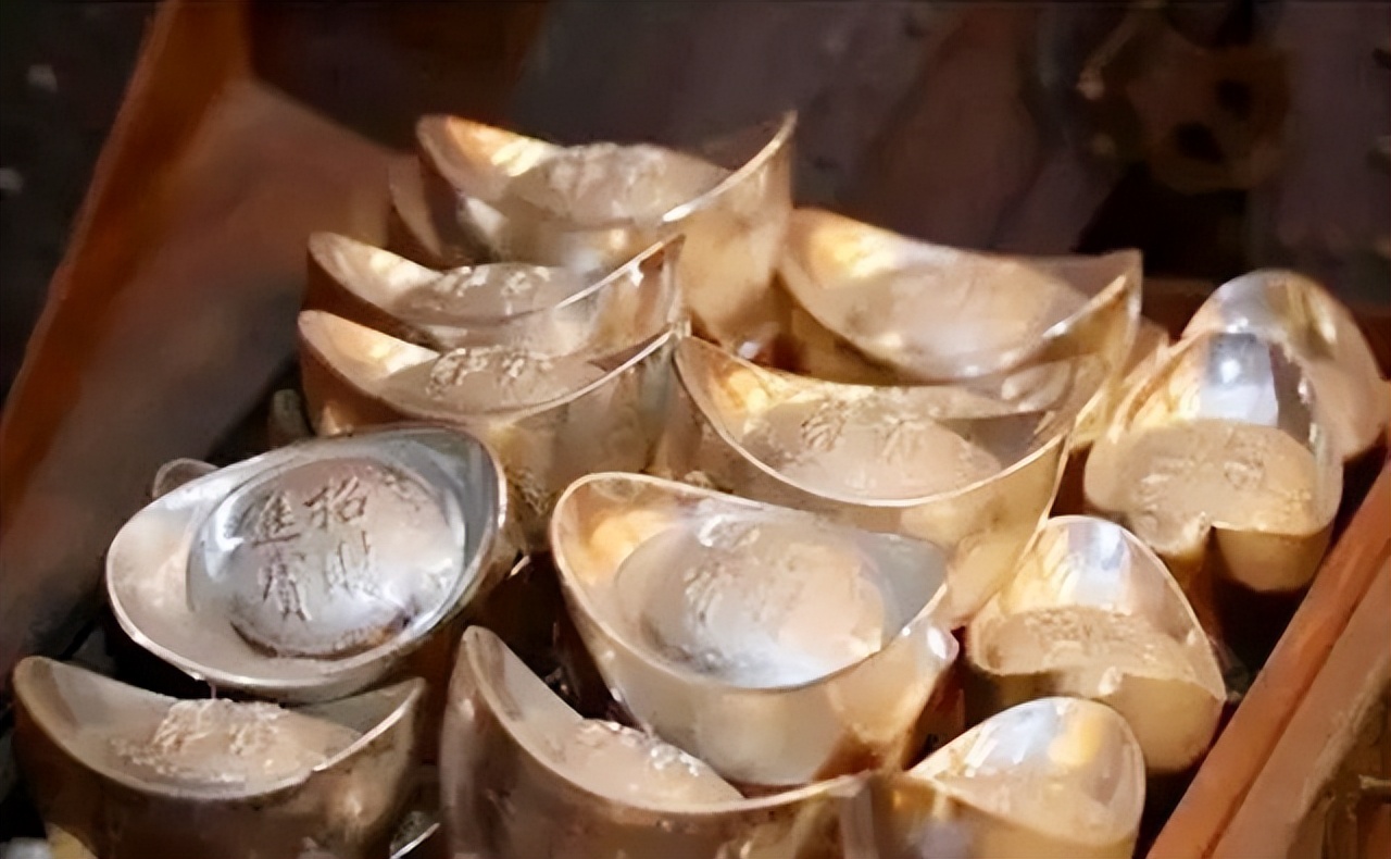 清朝正一品官员是什么级别,正一品官员有什么待遇