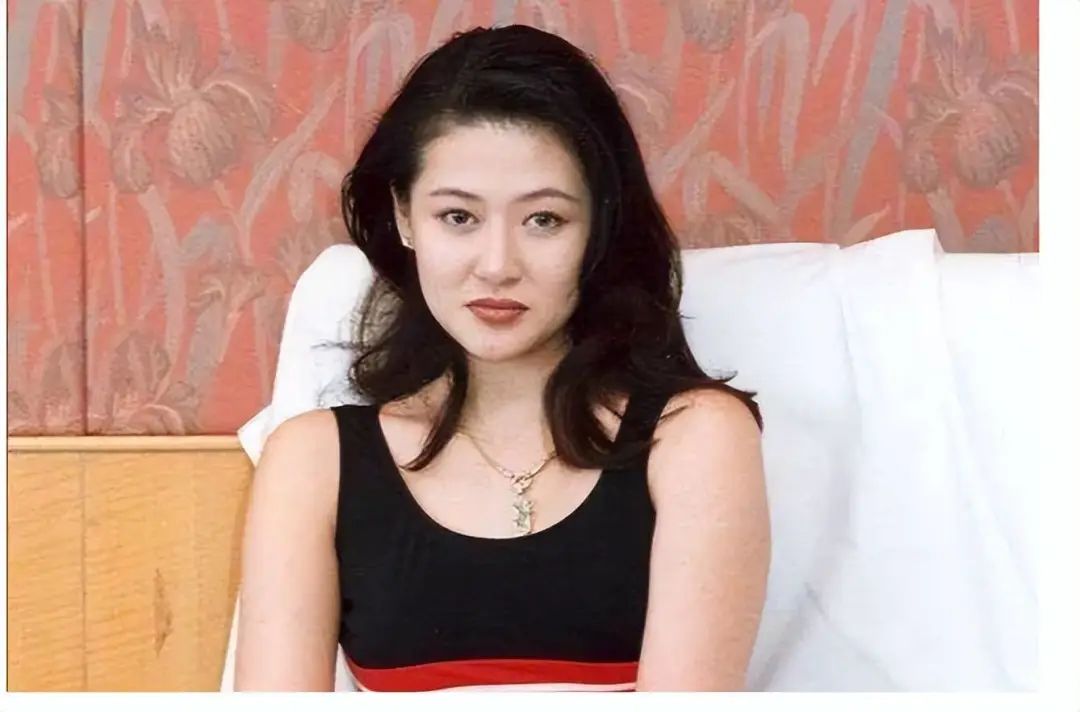 风月女神陈宝莲：15岁被逼当*星艳**，29岁跳楼自杀，太可怜了