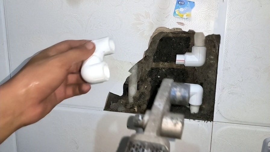 卫生间墙体水管漏水不砸砖维修,墙体ppr水管漏水各种修补方法