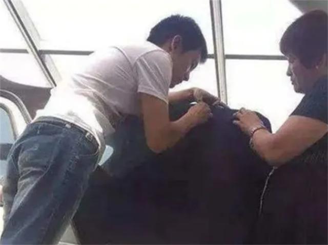 织补师衣服,织补修复师真实收入