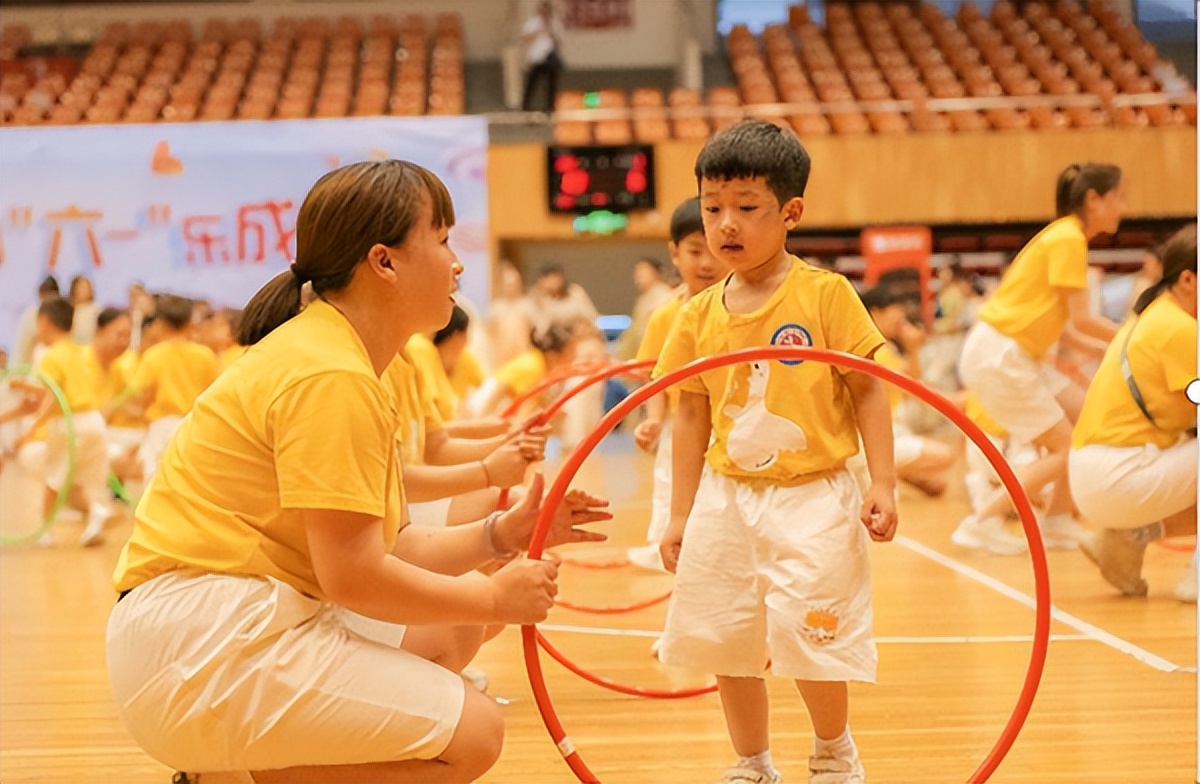 合肥市长江路幼儿园教育集团:举行“炫彩童年筑梦想舞动六一乐成长”庆六一亲子舞展示活动