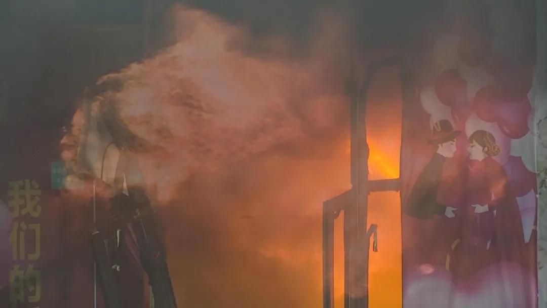 濠氱罕褰辨ゼ涔辫薄涓涚敓,濠氱罕鎽勫奖榛戝箷鐪熺浉