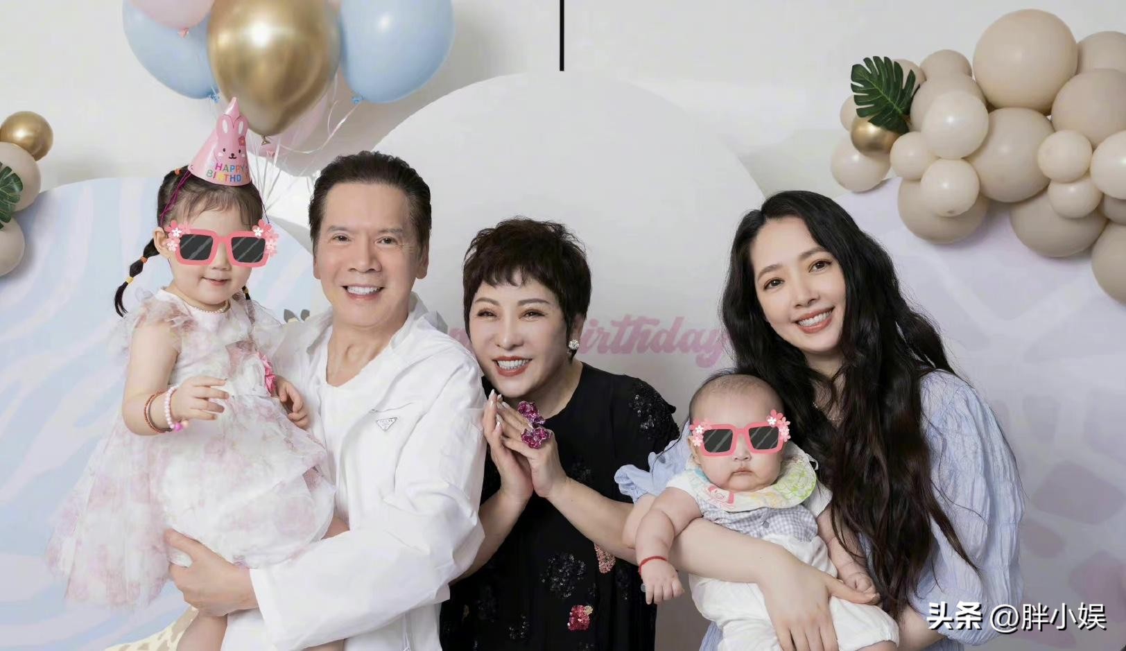 向佐郭碧婷最新消息和照片,向佐郭碧婷甜蜜依偎肤色差距明显