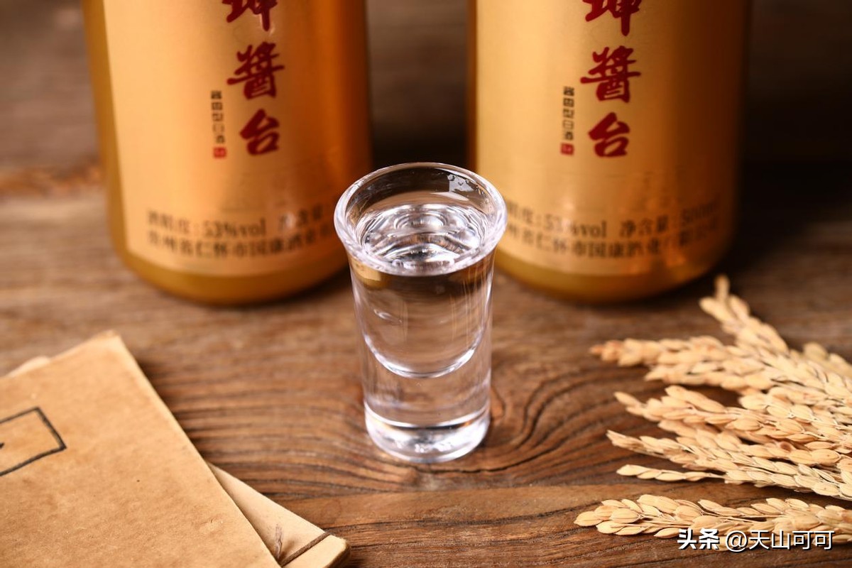 看完一激灵：路边摊5元一斤的白酒，都是怎么来的？你敢喝吗？