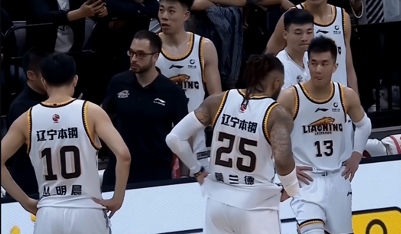 魔鬼主场进球球迷呐喊,辽篮和李荣浩演唱会