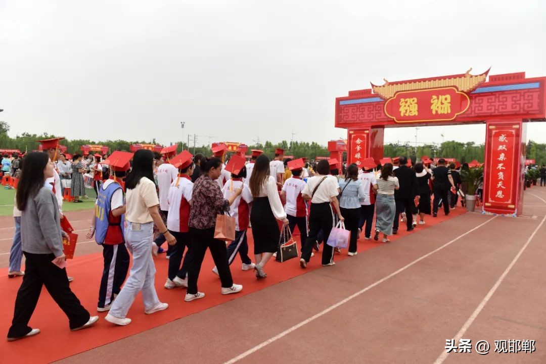 以爱之名育心成长主题活动,成人礼仪式学校举办