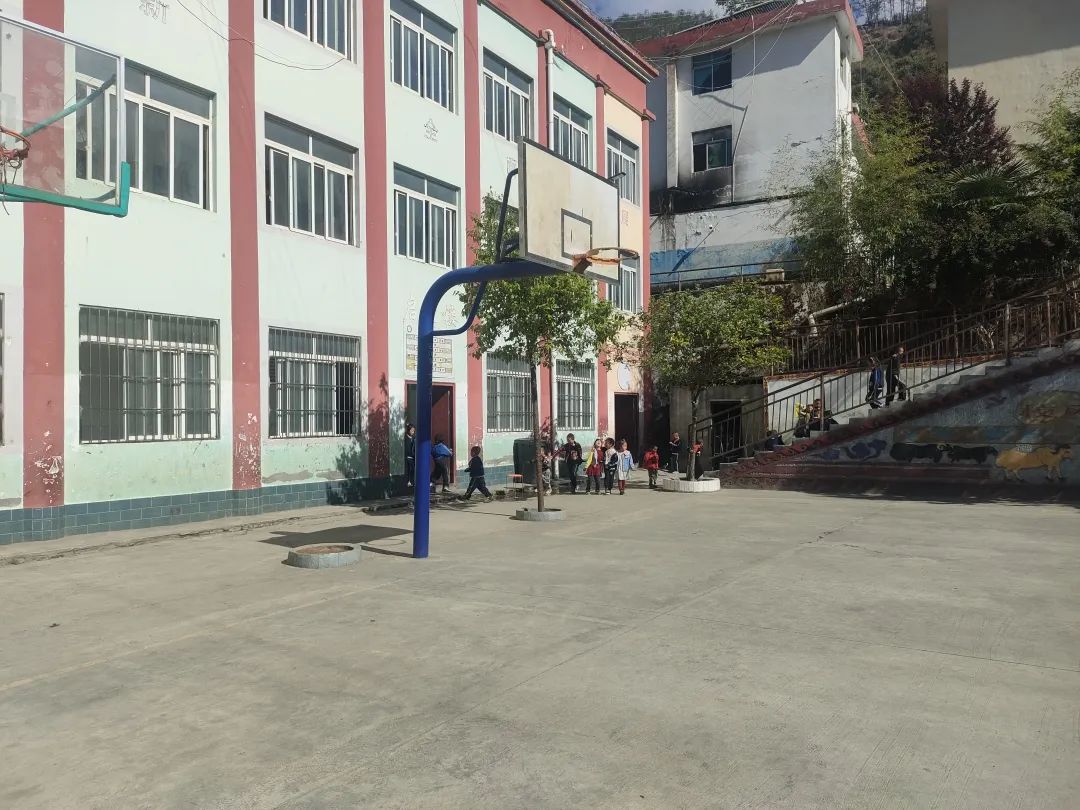 不能让留守儿童承受的苦,留守儿童和漂泊父母的苦