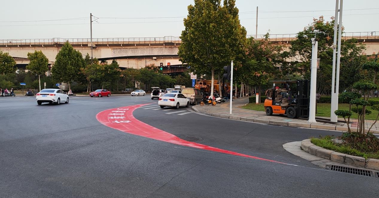 火爆来袭！郑州全市新型月牙状标识炸裂登场！