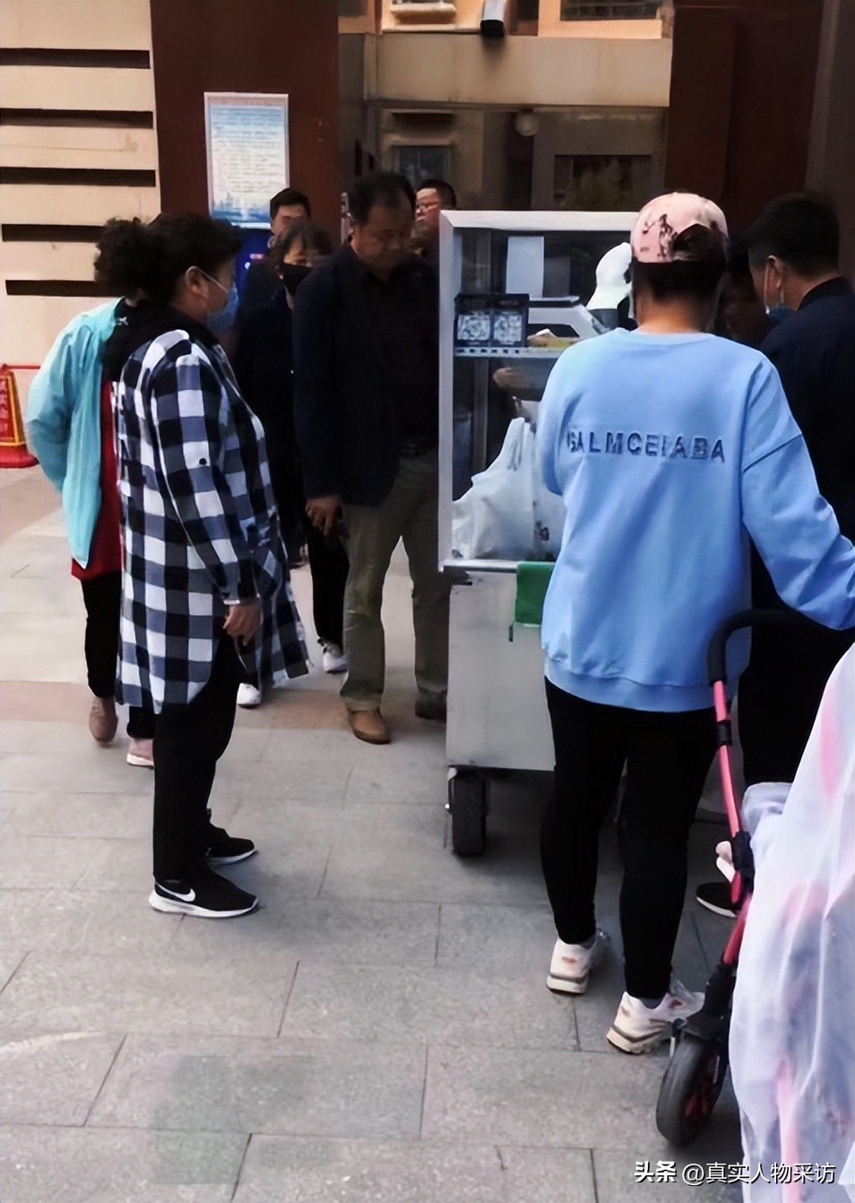 卤味店一年能赚100万吗,卤味店一年赚千万