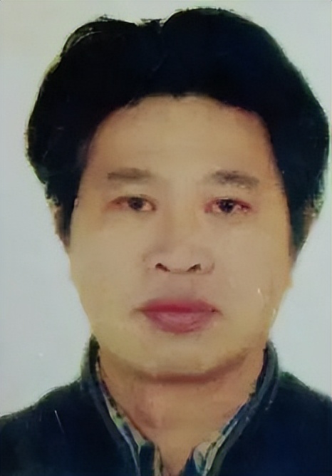 赚点蝇头小利，60年代卖货郎手摇拨浪鼓走街串巷，遇大雨天睡牛屋