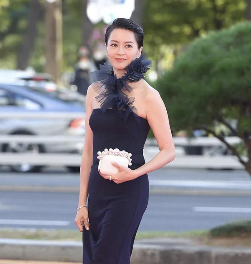 50岁女人不衰老的秘诀,50岁冻龄女人的保养