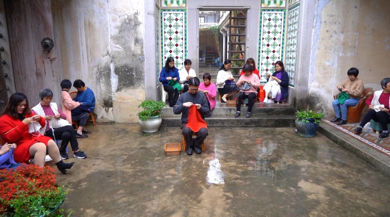 回乡织毛衣年入500万,85后小伙回家织毛衣年入500万