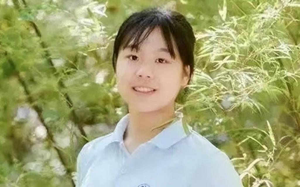 那个高考发疯的女孩现状,高考一字马女孩现状如何