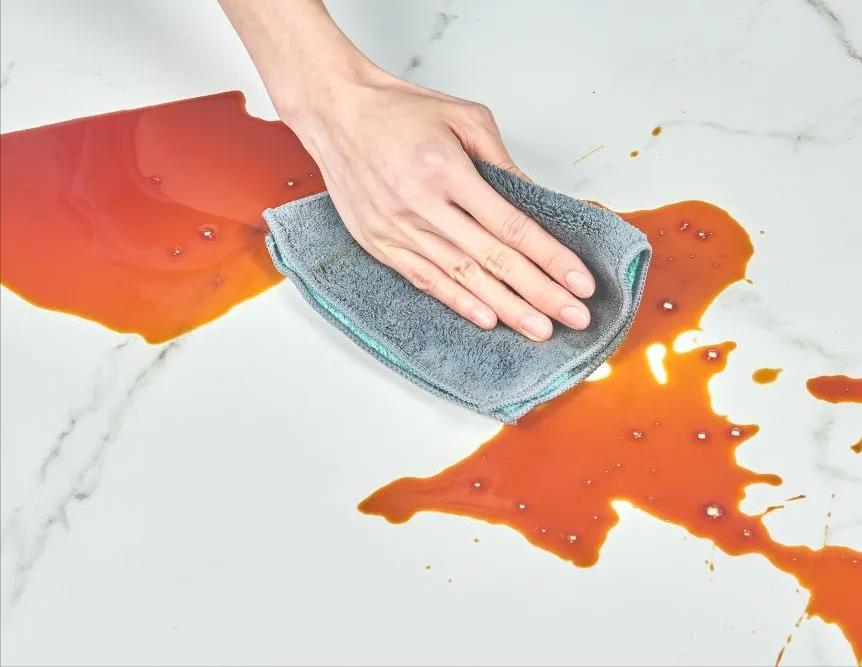 岩板餐桌优缺点选什么色好,岩板餐桌与实木餐桌的优缺点