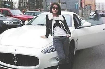 炫富达人郭美美，每次交易大赚5万，王干爹直呼：她是我的噩梦！