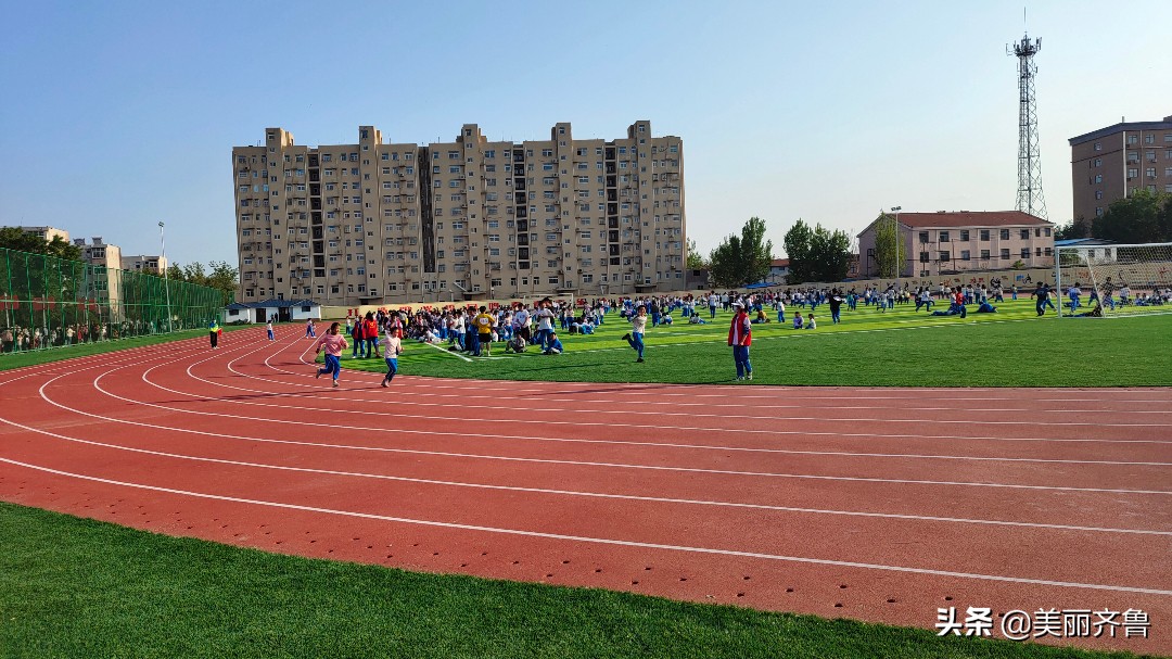 东明县采油六厂社区综合体育场正式投入使用