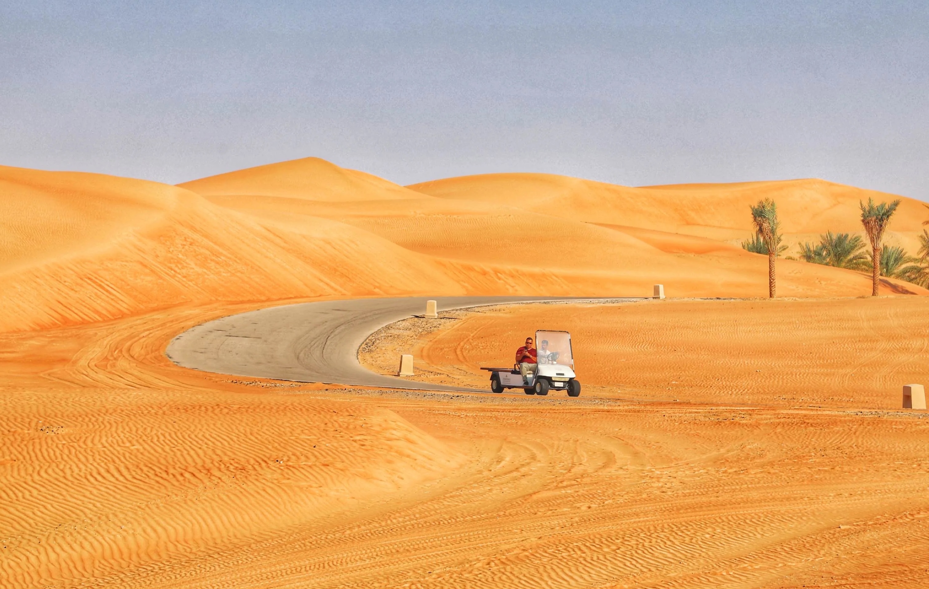 阿联酋造山引雨新闻报道,阿联酋造山引雨是否可行如何辩论