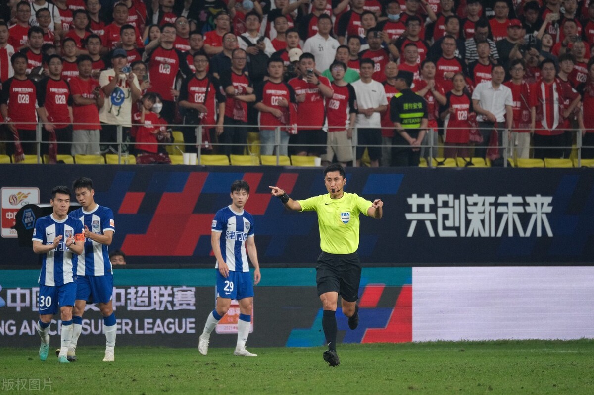 中超蓉城争议点球,中超成都蓉城0-1山东泰山阵容