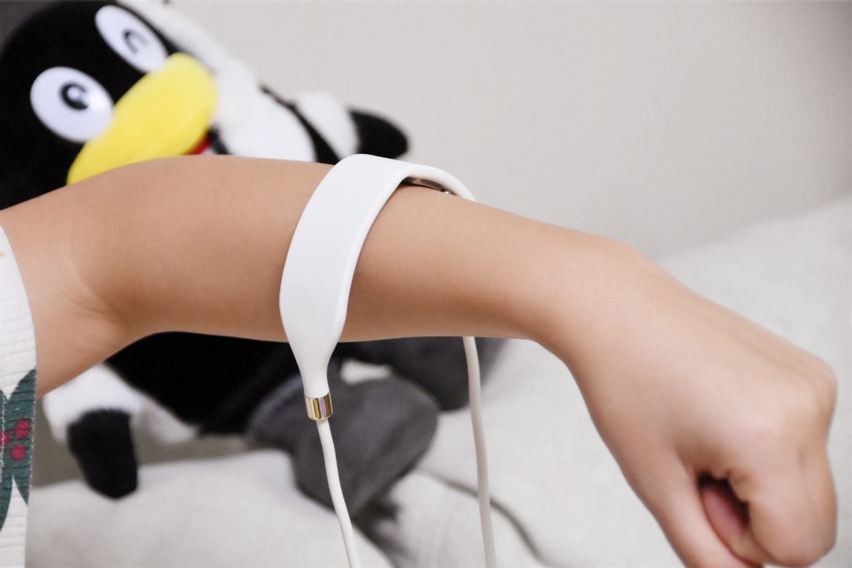 蓝宝颈部按摩仪吊坠,德国蓝宝肩颈按摩仪披肩