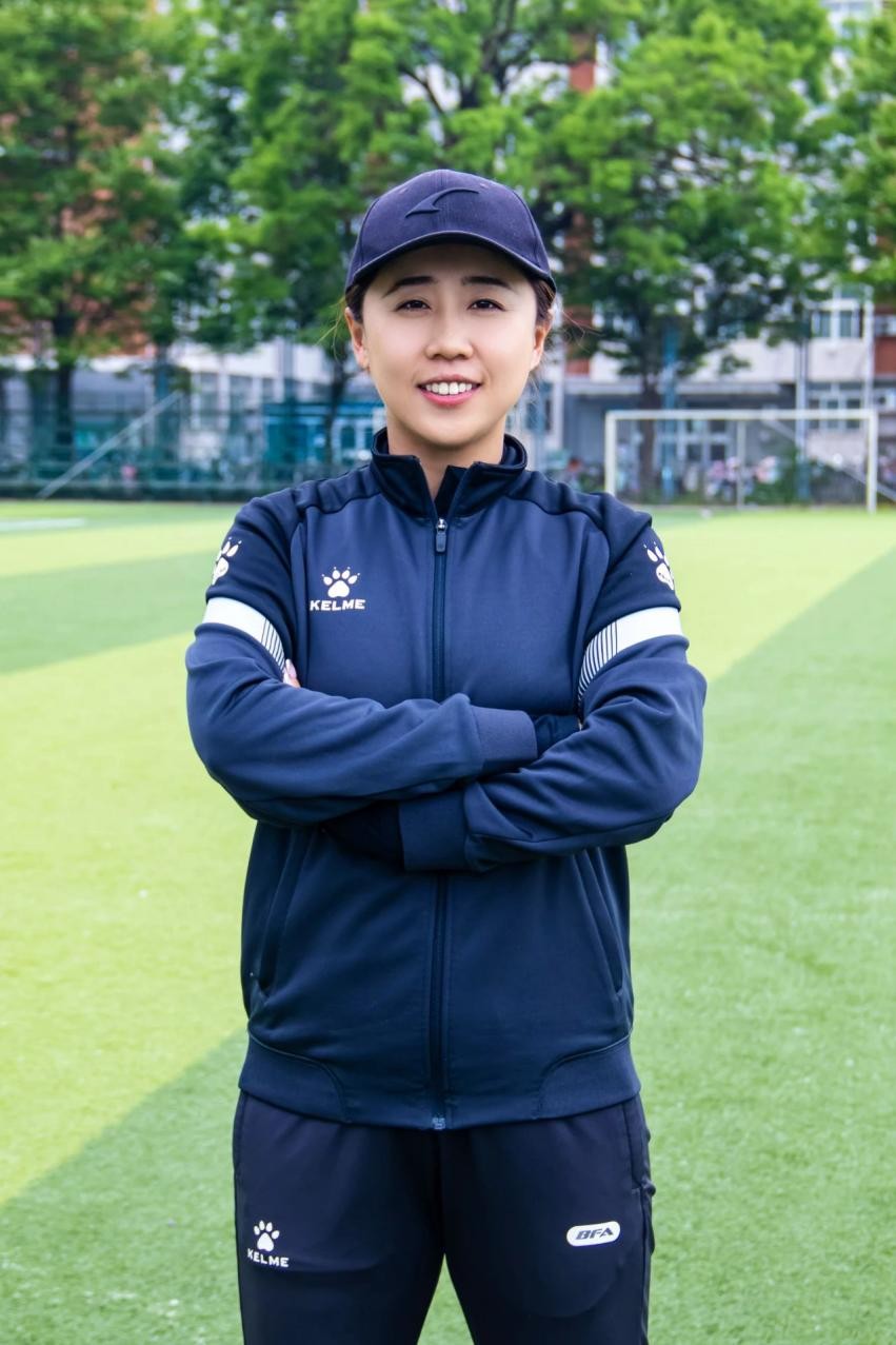 她曾是中国女排传奇队长,中国女足队史最年轻队长