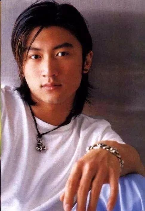 五位留长发的男明星最后一位最帅,七位又酷又帅的男明星