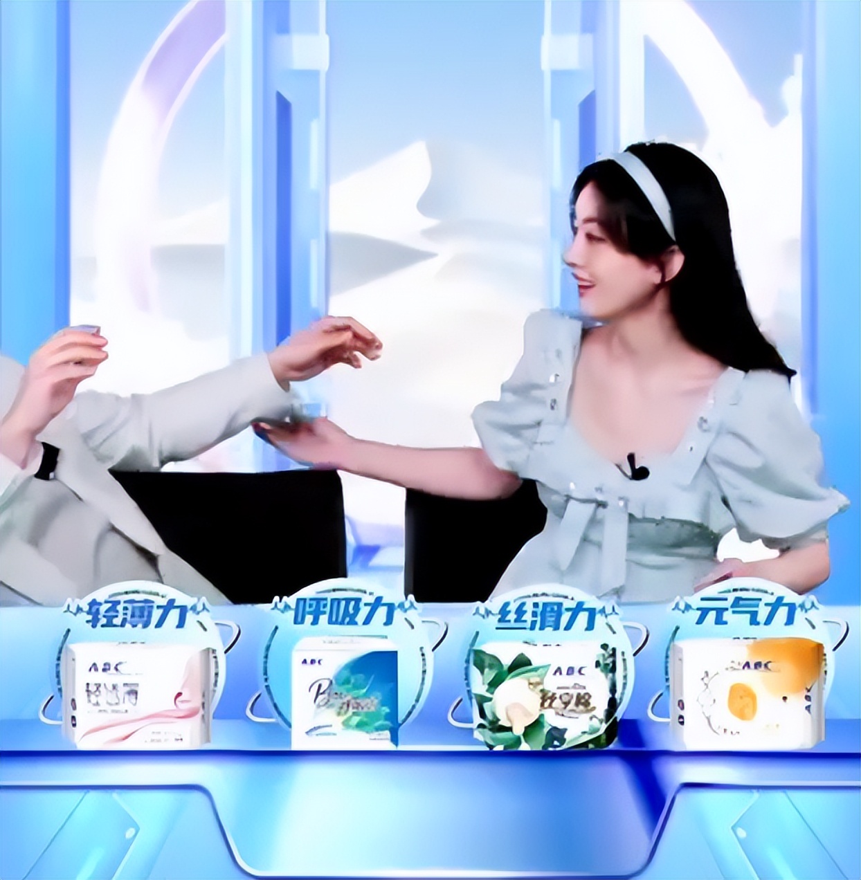 赵丽颖回怼爆料引网友爆笑,中央电视台节目主持人赵丽颖