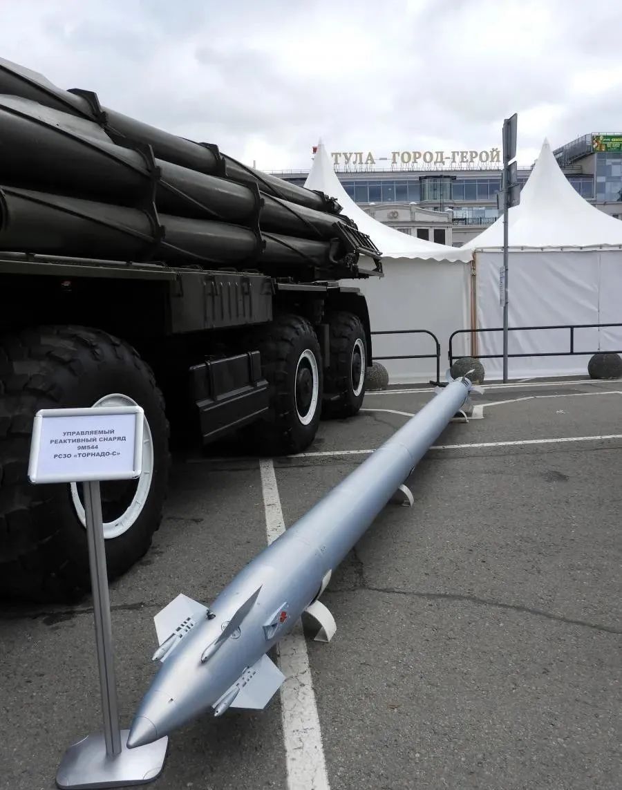 俄军精确打击乌克兰火箭炮,m270火箭炮vs龙卷风