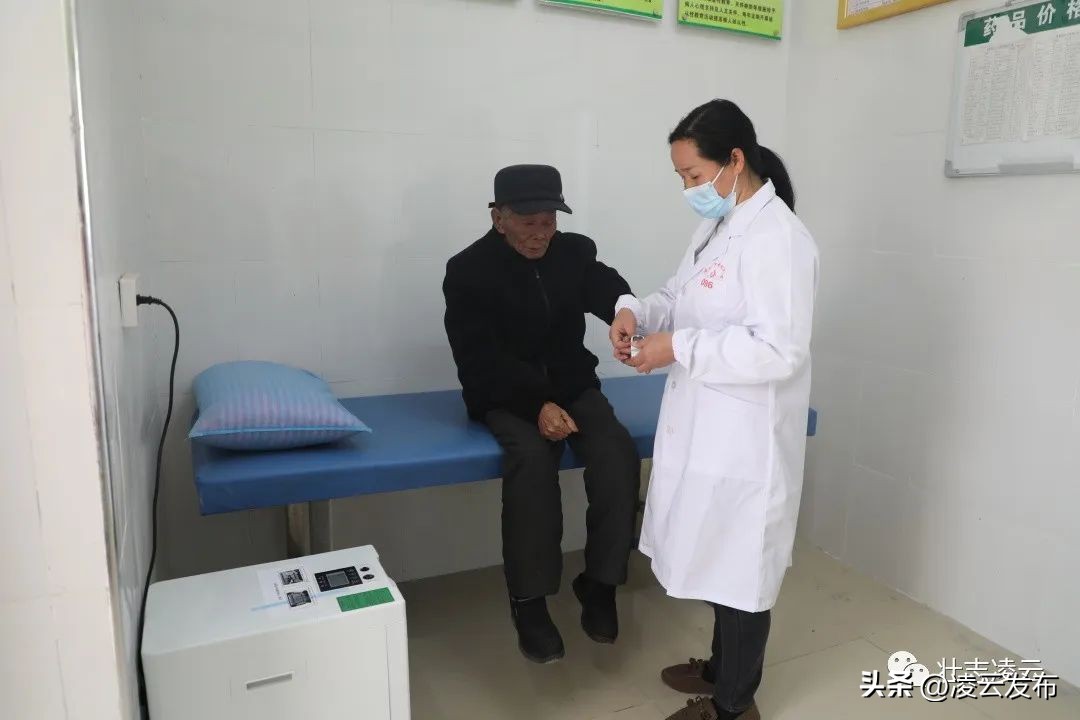 大爱进乡村送氧送健康——凌云县获赠10台医用制氧机和血氧仪