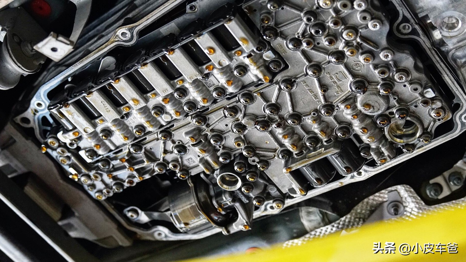 变速箱油多久换一次自动变速箱油,自动挡换变速箱油多长时间换一次