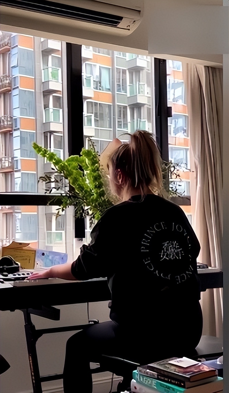 郑欣宜被曝抑郁症后露面,郑欣宜消失三个月首露面