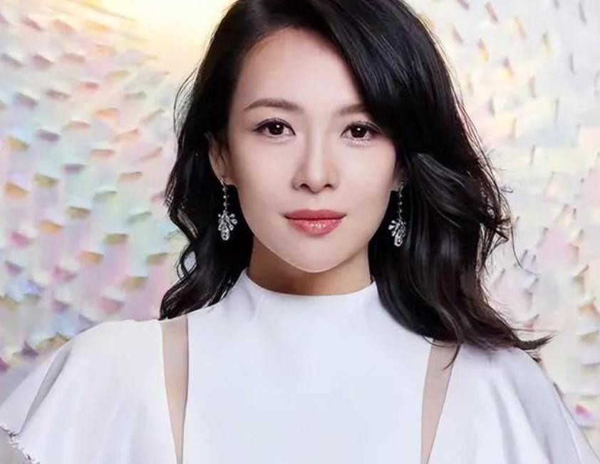 章子怡的露脐装几成笑柄,章子怡身材傲娇真是魅力四射