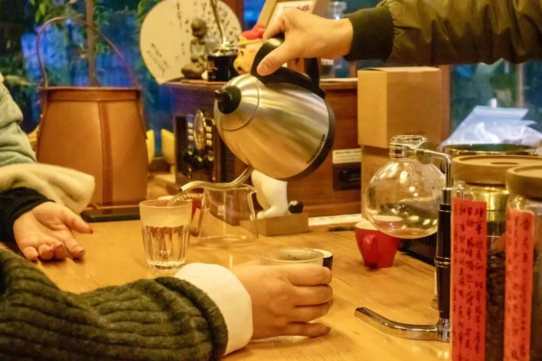 在这座充满松弛感的城市里，喝了两天咖啡