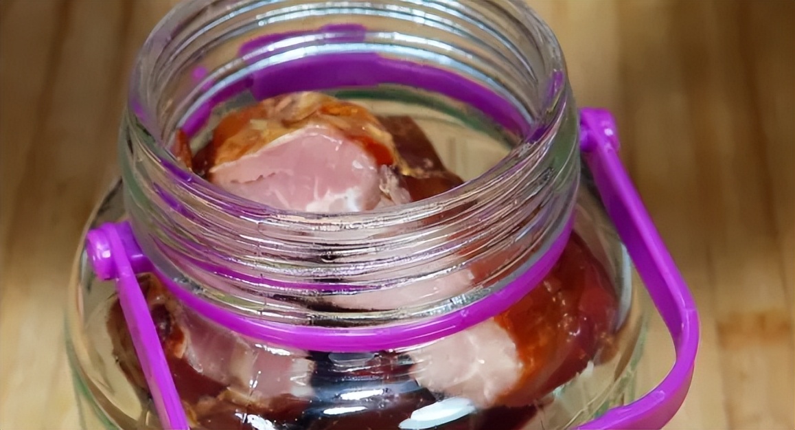 晒的腊肉要不要收回室内,晒好的腊肉该如何收藏起来