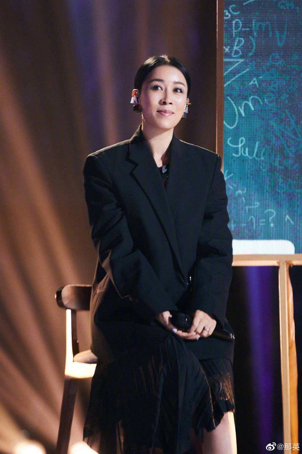 那英伦敦星巴克,那英带女儿在伦敦买奢侈品