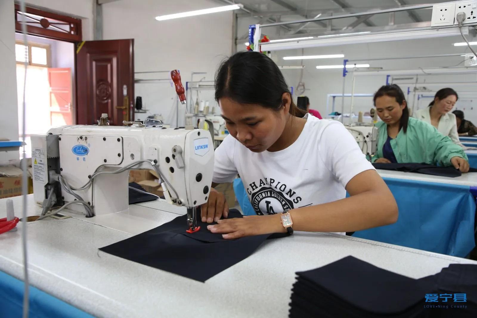 乡村小工厂解决增收致富大民生,返乡建工厂解决了村民就业