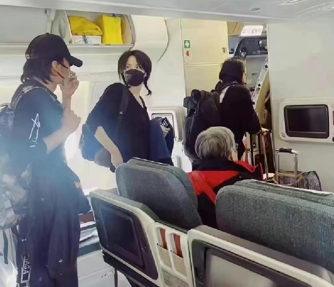 王菲和谢霆锋高调晒照片,王菲与谢霆锋的最新近况