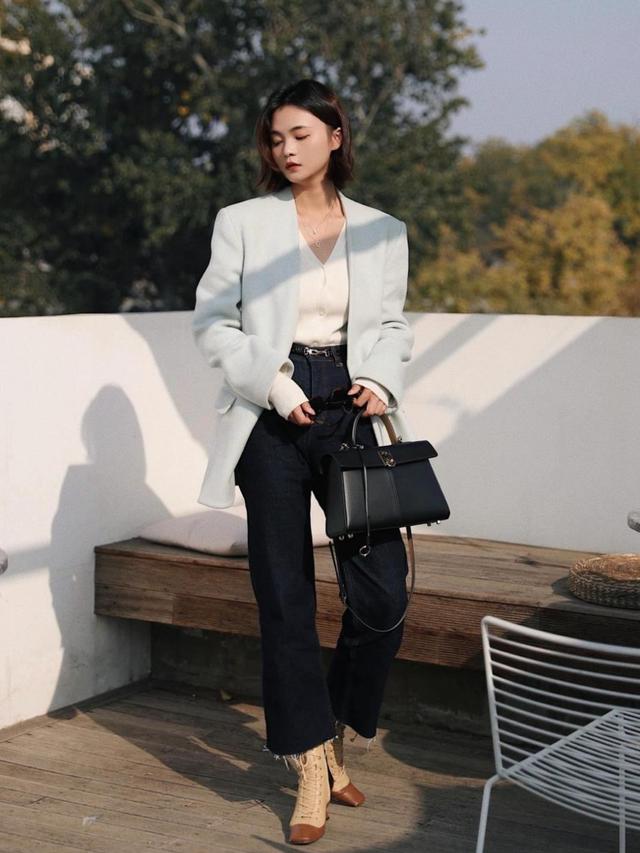 烟管牛仔裤搭配什么上衣好看,绿色牛仔裤搭配什么颜色上衣