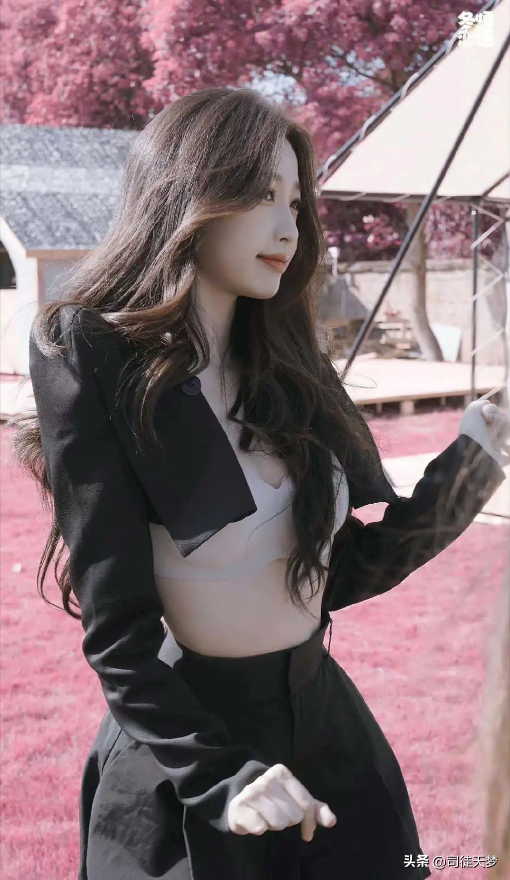 虞书欣内衣外穿热舞被骂上热搜，少女性魅力绝杀好吗