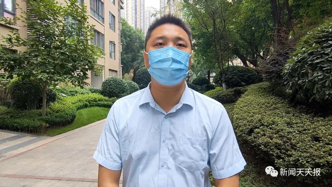 乐山一小区约20层楼被张贴涉黄小广告,民警:表面涉黄,实则涉诈