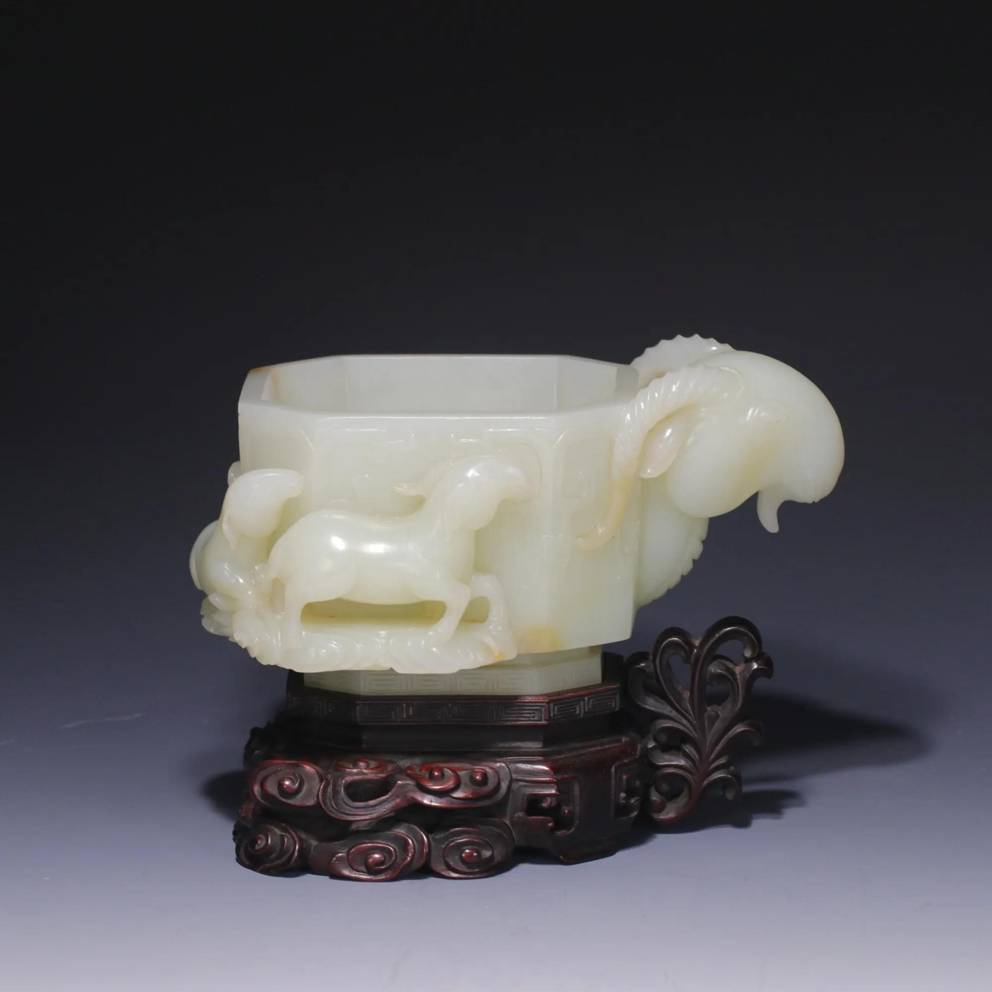 101克和田青白籽料一线天带红皮,和田玉羊首