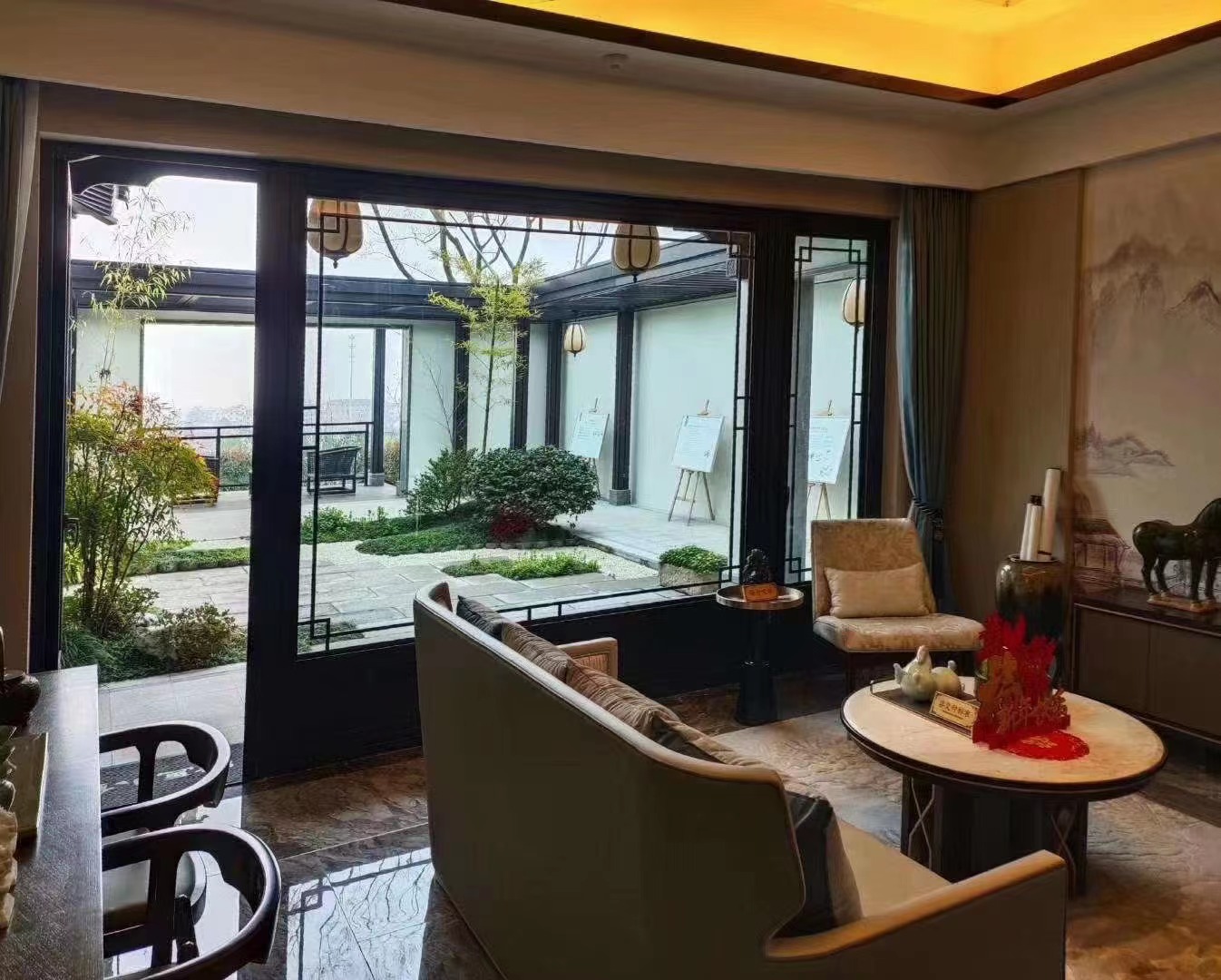 门窗粘的胶怎么处理掉,窗户黏黏的胶怎么去除