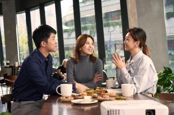 享用全新场景服务，星巴克携美团首发“1971客厅”专属空间服务