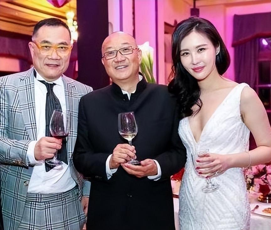 王石放弃千万,王石抛弃发妻