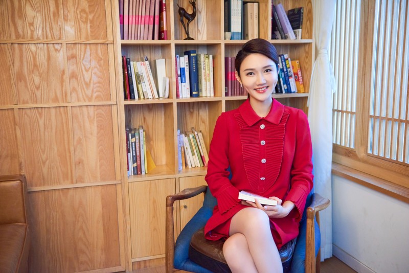 中央电视台主持人龙洋简介,中央3台节目主持人龙洋照片