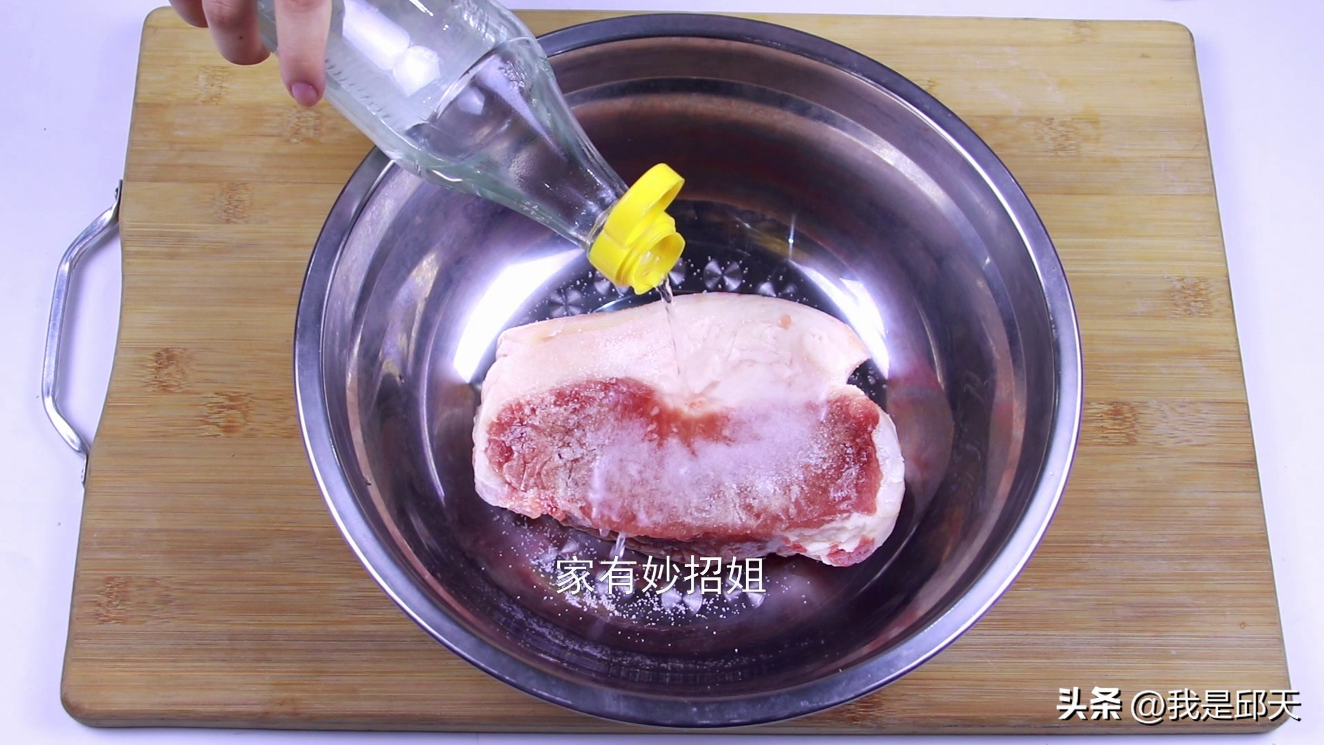 从冰箱里拿出来的肉有点粘,刚从冰箱拿出的肉切不动怎么办