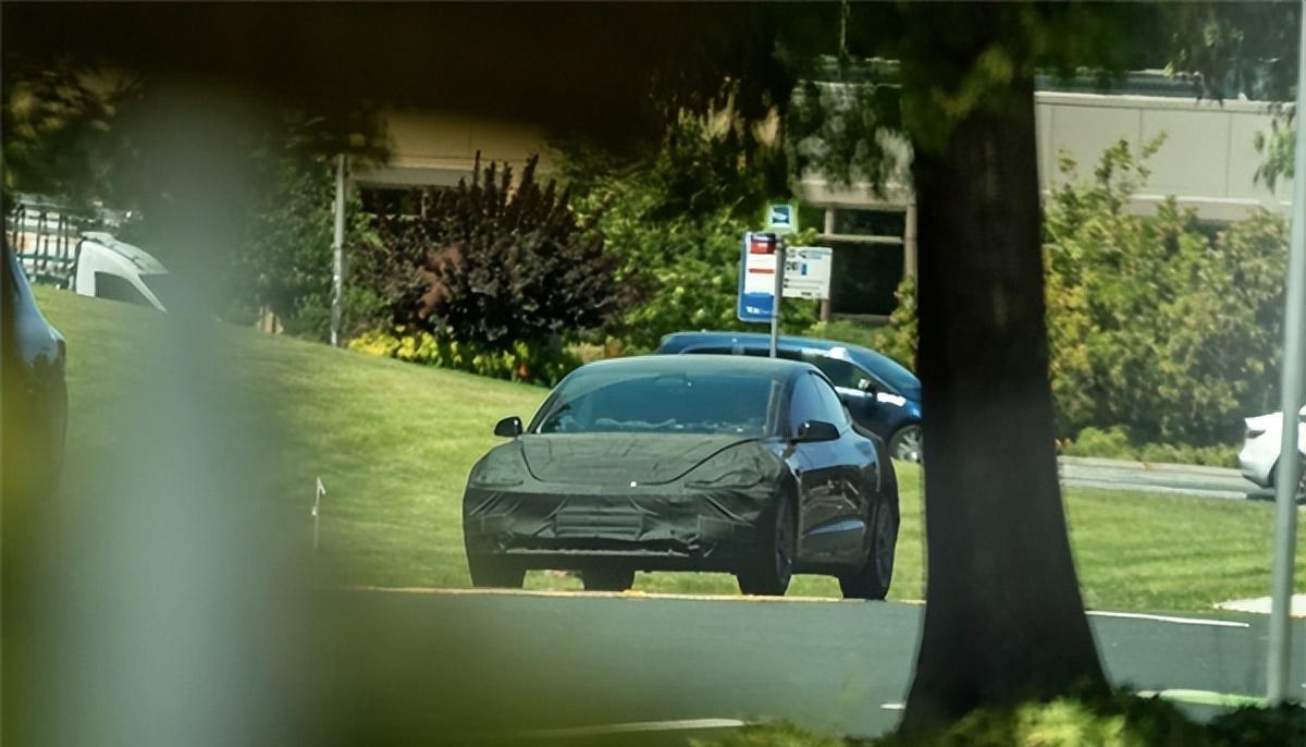 特斯拉公开的秘密,特斯拉换新版高性能前脸