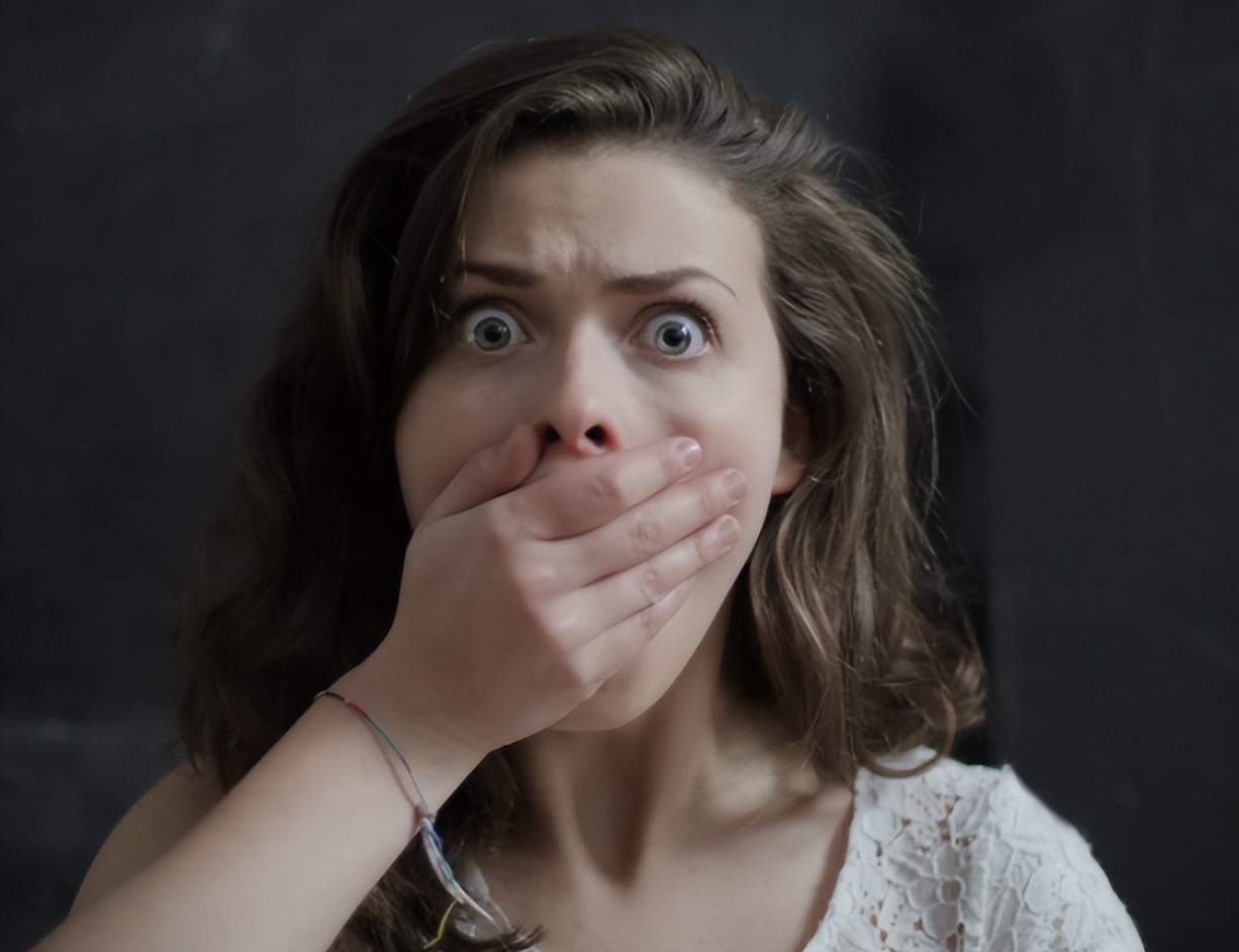 女性尖锐性湿疣最初是肉疙瘩吗,女性尖锐性湿疣身上会长疙瘩么