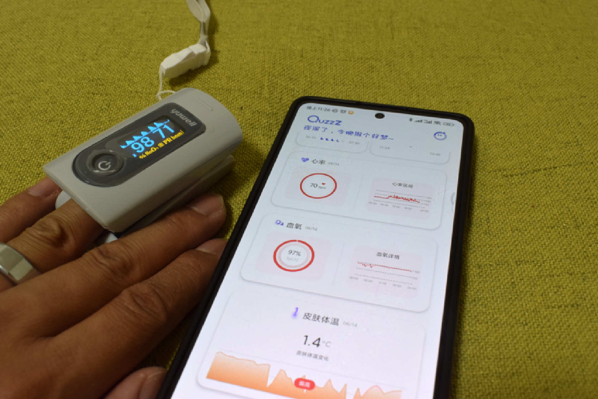 有了QuzzZ智能指环，送老婆礼物多了一份贴心选择