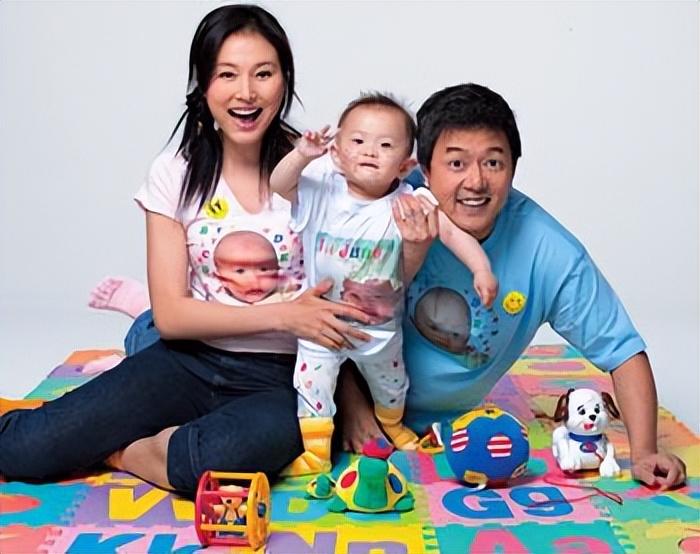 张延：TVB训练班出身，因《粉红女郎》名声大噪，如今安心演长辈